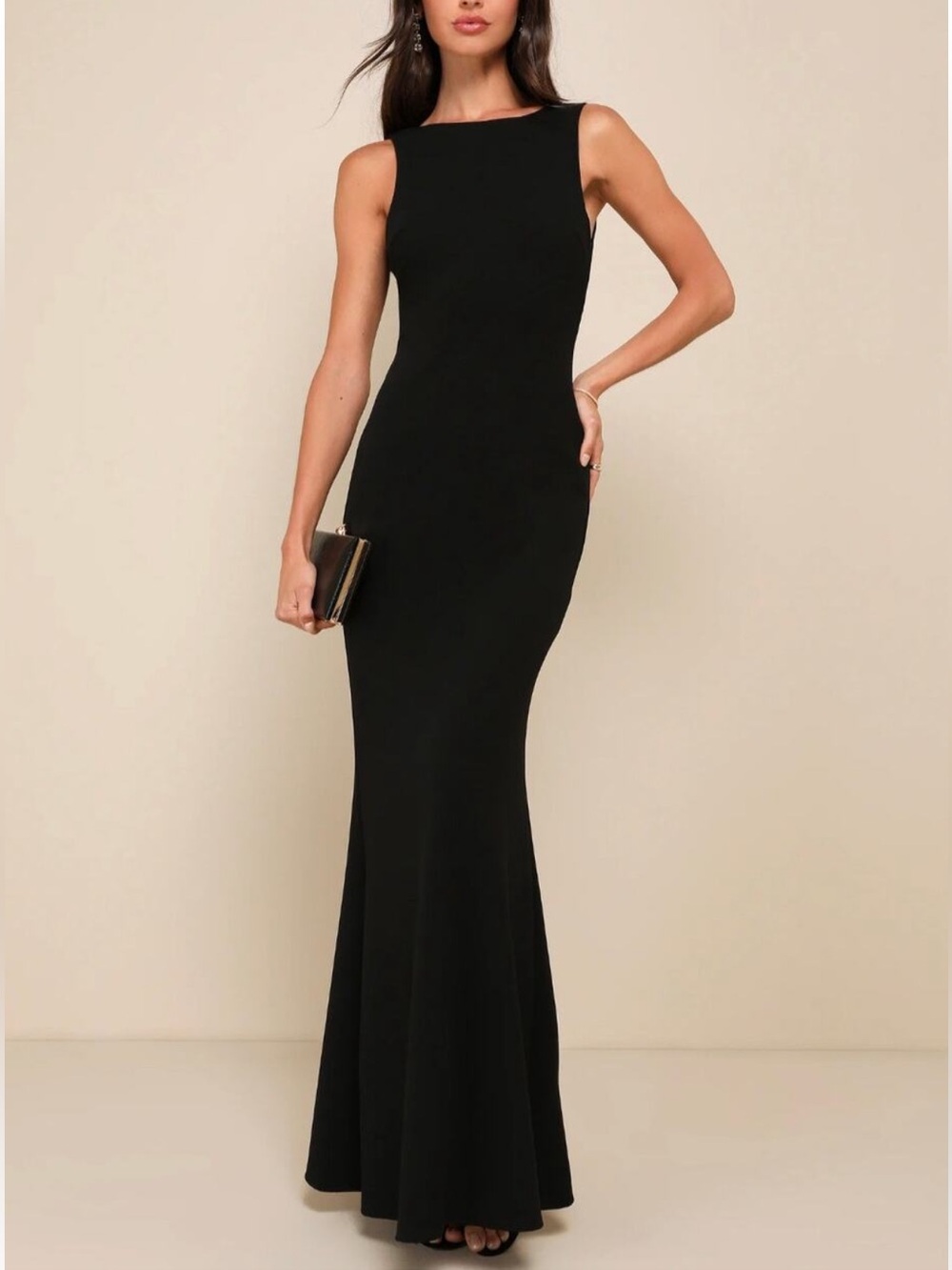 ‘Lulus’ Open Back Gown in Black